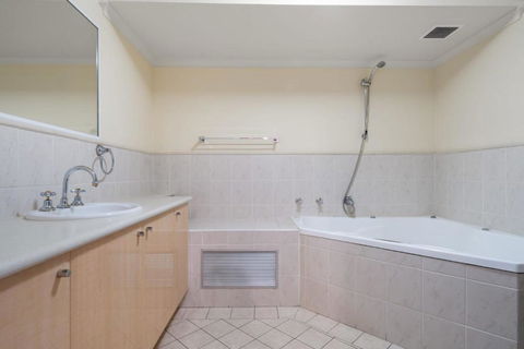 Apartment On William In CBD - 2 Bed 2 Bath Wi-Fi - Sunshine Coast Guide 4