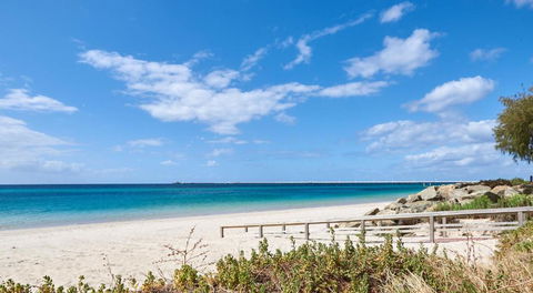 API Busselton Seaside Escape Apartments - Sunshine Coast Guide 3