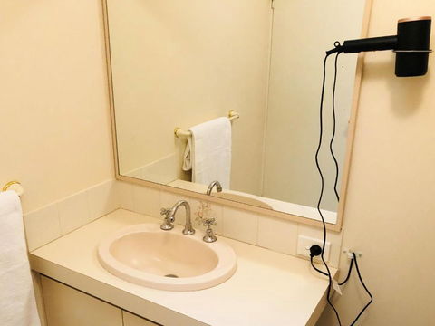 API Preston Beach Front Apartments - Sunshine Coast Guide 4
