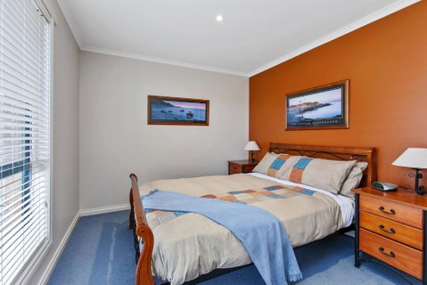 Apollo Bay Hideaway 5 Minute Walk To The Beach - Sunshine Coast Guide 3
