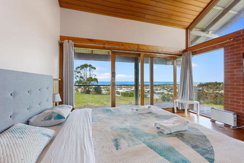 Apollo Panorama Guesthouse - Sunshine Coast Guide 0