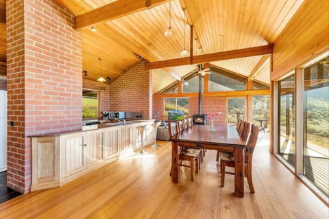 Apollo Panorama Guesthouse - Sunshine Coast Guide 2