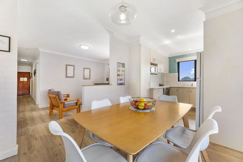 Apollo Unit 21 1st Floor - Sunshine Coast Guide 2