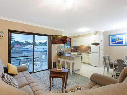 Apollo Unit 7 1st Floor - Sunshine Coast Guide 0