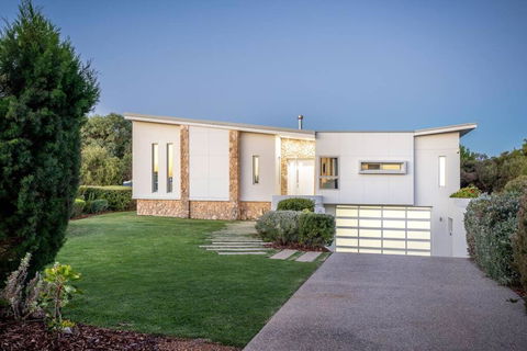 Apricus I Private Properties - Sunshine Coast Guide 1
