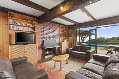 Aqua Blue - Sunshine Coast Guide 2