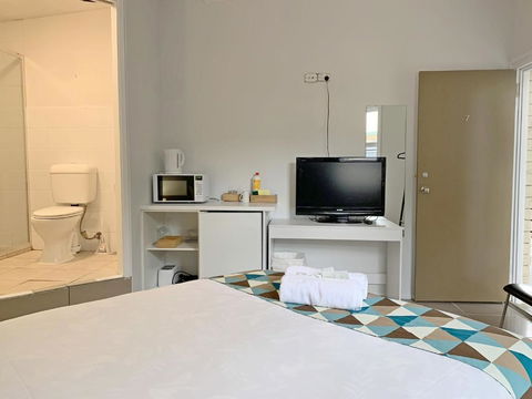 Aqua Blue Motel - Sunshine Coast Guide 2