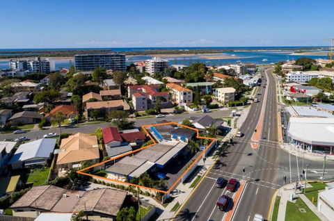 Aqua Blue Motel - Sunshine Coast Guide 3