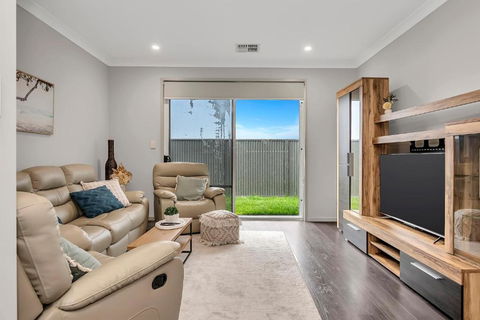 Aqua Place - Family Comfort Meets Coastal Charm - Sunshine Coast Guide 3