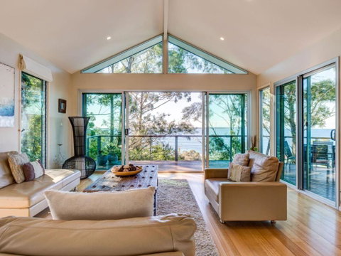 Aqua Pure At Hyams Beach - Sunshine Coast Guide 0