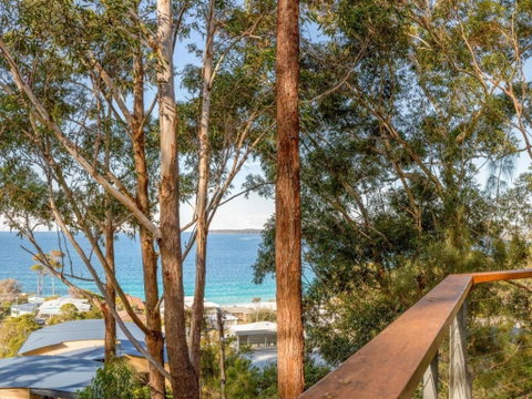 Aqua Pure At Hyams Beach - Sunshine Coast Guide 1