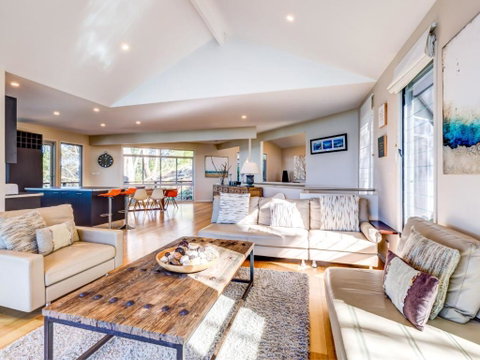 Aqua Pure At Hyams Beach - Sunshine Coast Guide 4