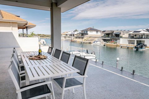 Aqua Vista - Sunshine Coast Guide 0