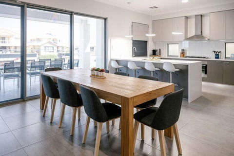 Aqua Vista - Sunshine Coast Guide 4