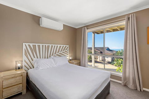 Aqualuna Beach Resort - Sunshine Coast Guide 4