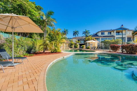 Aqualuna Beach Resort - Sunshine Coast Guide 2