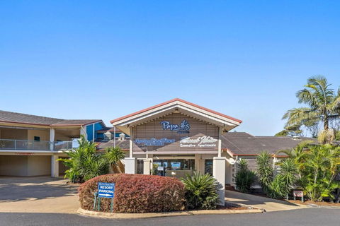 Aqualuna Beach Resort - Sunshine Coast Guide 1