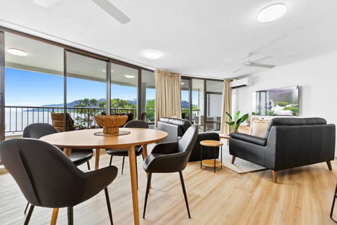 Aquarius Esplanade Retreat - Sunshine Coast Guide 0