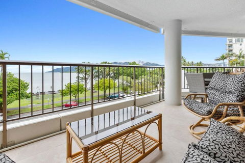 Aquarius Esplanade Retreat - Sunshine Coast Guide 1
