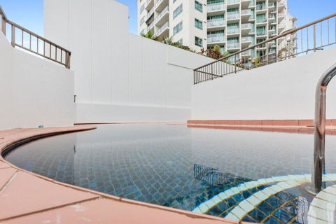 Aquarius Esplanade Retreat - Sunshine Coast Guide 2