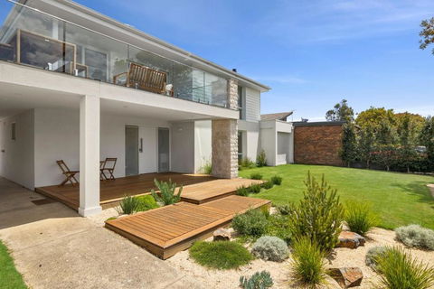 Aquilla By The Beach - Sunshine Coast Guide 0
