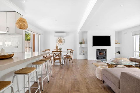 Aquilla By The Beach - Sunshine Coast Guide 3