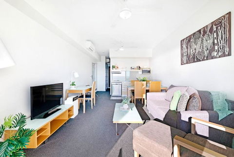 Arafura Suites - Dual-Studio Resort-style Getaway - Sunshine Coast Guide 3