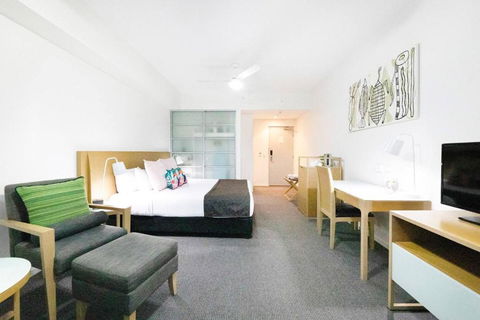 Arafura Suites - Dual-Studio Resort-style Getaway - Sunshine Coast Guide 4