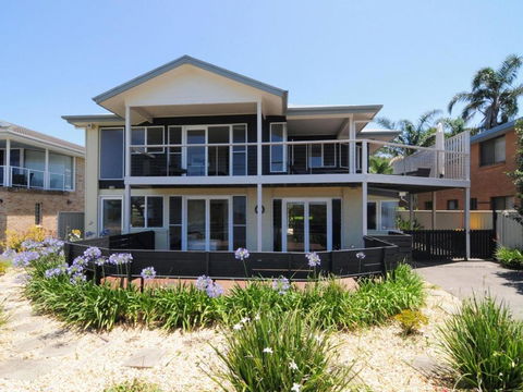 Arcadia By Jervis Bay Rentals - Sunshine Coast Guide 1