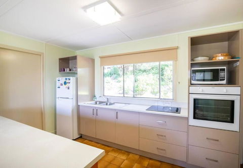 ARCADIA -Straddie Original 3 Bedroom House With Ocean Views - Sunshine Coast Guide 3