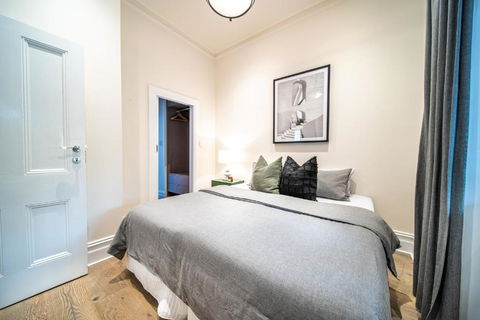 Archer St Heart Of North Adelaide Balcony 65TV - Sunshine Coast Guide 4
