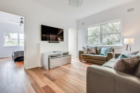 Art Deco 2-Bed Close To City And Harbour - Sunshine Coast Guide 3
