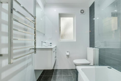 Art Deco 2-Bed Close To City And Harbour - Sunshine Coast Guide 4