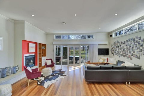 Art House On Anson - Artistic Haven, Spa, Pets - Sunshine Coast Guide 3