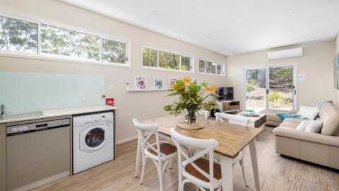 Art House Shoal Bay - Sunshine Coast Guide 1