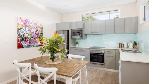 Art House Shoal Bay - Sunshine Coast Guide 3