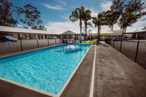 Artesian Spa Motel - Sunshine Coast Guide 3