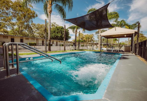 Artesian Spa Motel - Sunshine Coast Guide 0
