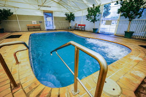 Artesian Spa Motel - Sunshine Coast Guide 2