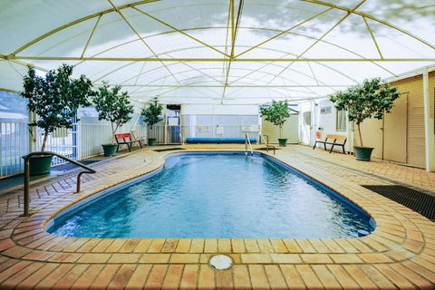 Artesian Spa Motel - Sunshine Coast Guide 1