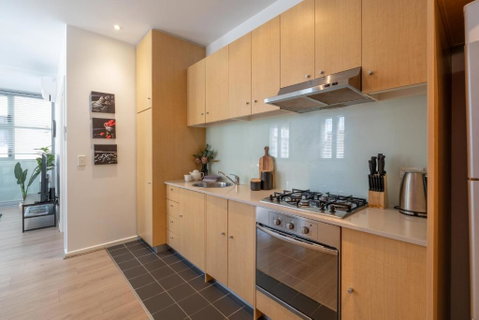 Artful Escape On York - 2x Carpark, Wifi, East End - Sunshine Coast Guide 3
