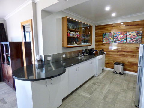 ArtHOUSE Beachfront Accommodation - Sunshine Coast Guide 3