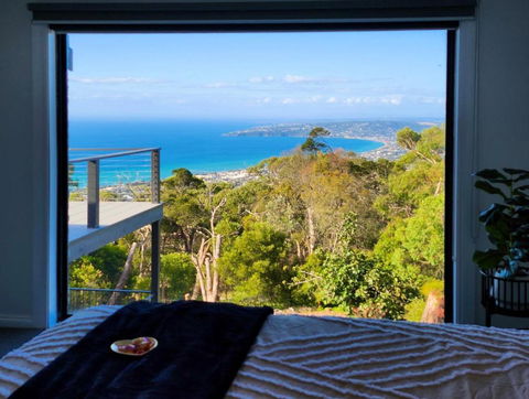 Arthurs Holiday Villa - Sunshine Coast Guide 1