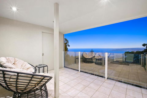 Arthurs Views - Sunshine Coast Guide 1