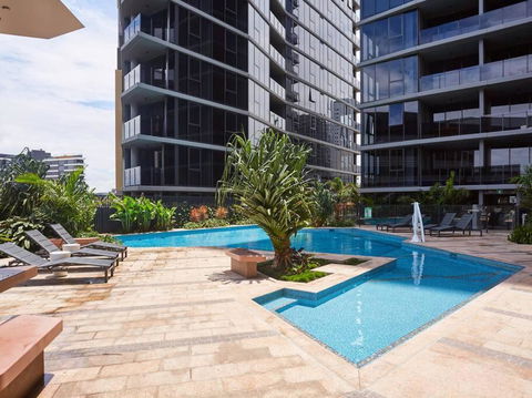 Artistic South Brisbane 2 Bedroom Apartment With Parking - Sunshine Coast Guide 3