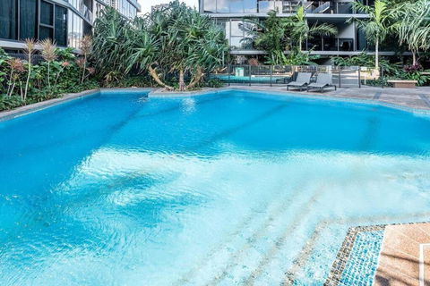 Artistic South Brisbane 2 Bedroom Apartment With Parking - Sunshine Coast Guide 4