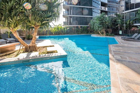 Artistic South Brisbane 2 Bedroom Apartment With Parking - Sunshine Coast Guide 2
