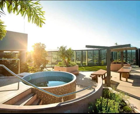 Artistic South Brisbane 2 Bedroom Apartment With Parking - Sunshine Coast Guide 0