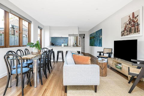 Artscape - Luxurious Bondi Beach Family Villa! - Sunshine Coast Guide 0