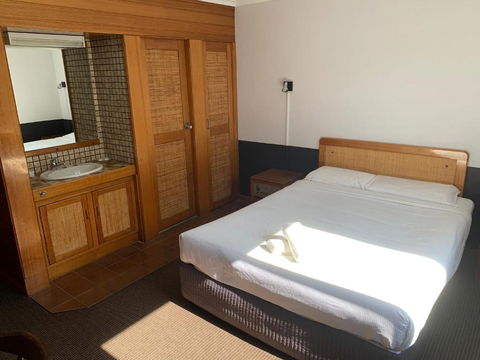 Ascot Motor Inn - Sunshine Coast Guide 4